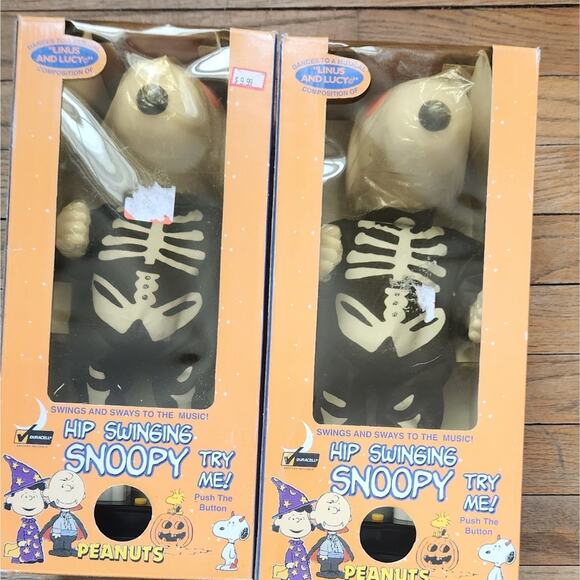 1998 Peanuts Vtg Animated HIP SWINGING SNOOPY Halloween Musical Figure Set of 2 - Picture 1 of 2